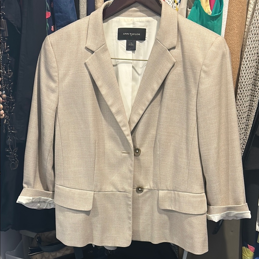 Ann Taylor Cream Blazer Tailored Fit Lightweight Fabric